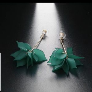 Beautiful Dark Green Flower-Leaf Drop Earrings